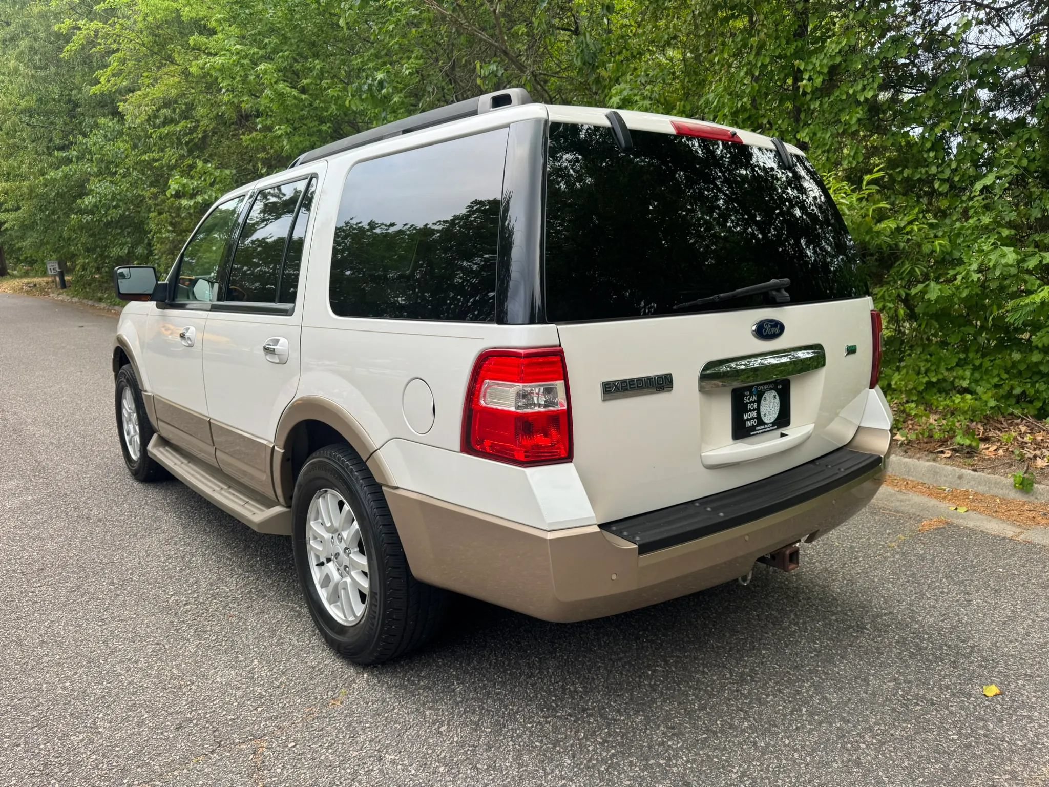 Used 2014 Ford Expedition XLT w/ Equipment Group 202A AWD/4WD image 7