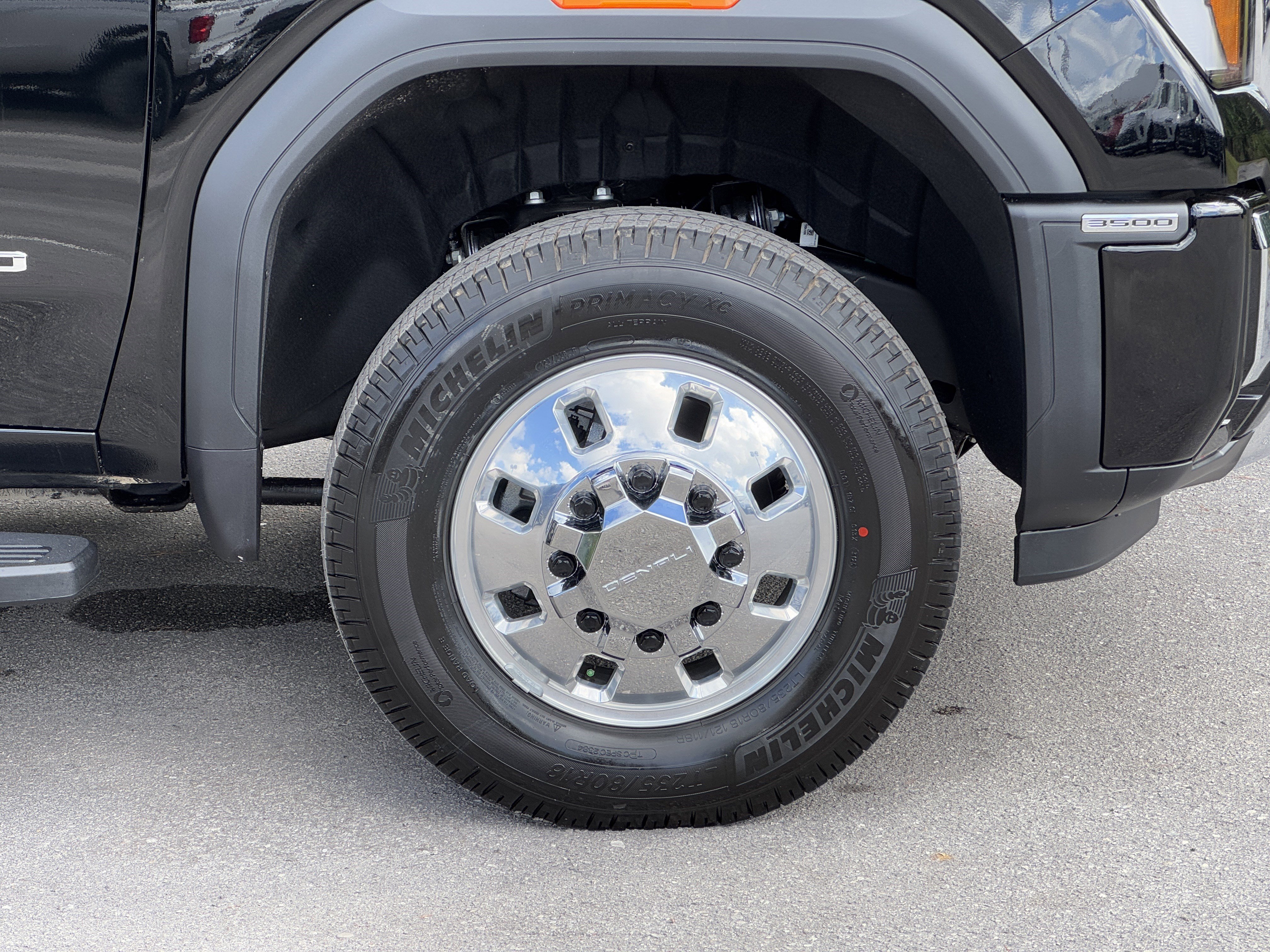 New 2026 GMC Sierra 3500 Denali w/ Denali Reserve Package image 17