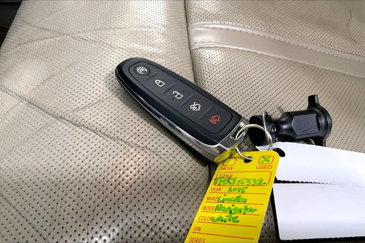 Used 2015 Lincoln Navigator L 2WD image 19