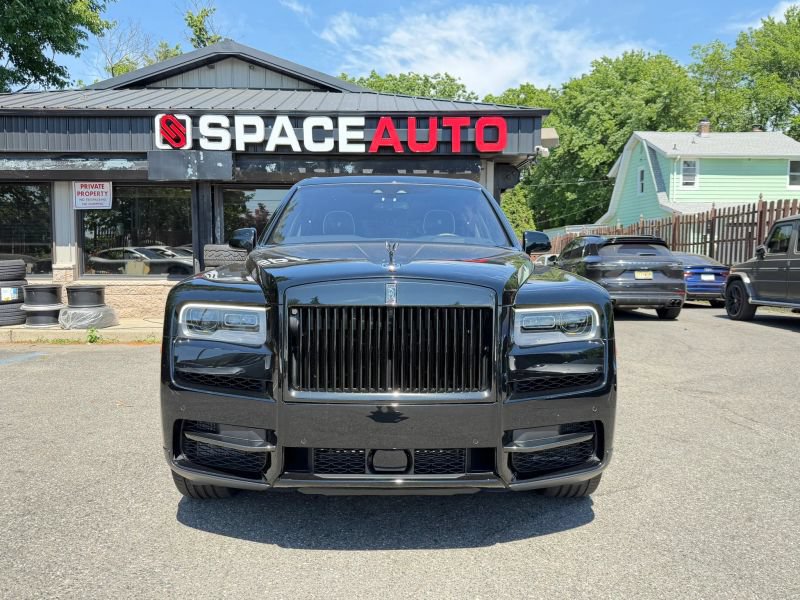 Used 2022 Rolls-Royce Cullinan Black Badge w/ Dark Exterior Package AWD/4WD image 2