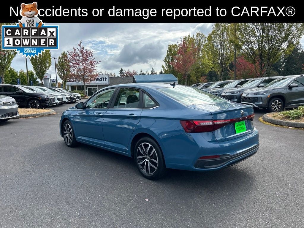 Used 2025 Volkswagen Jetta SE FWD image 5