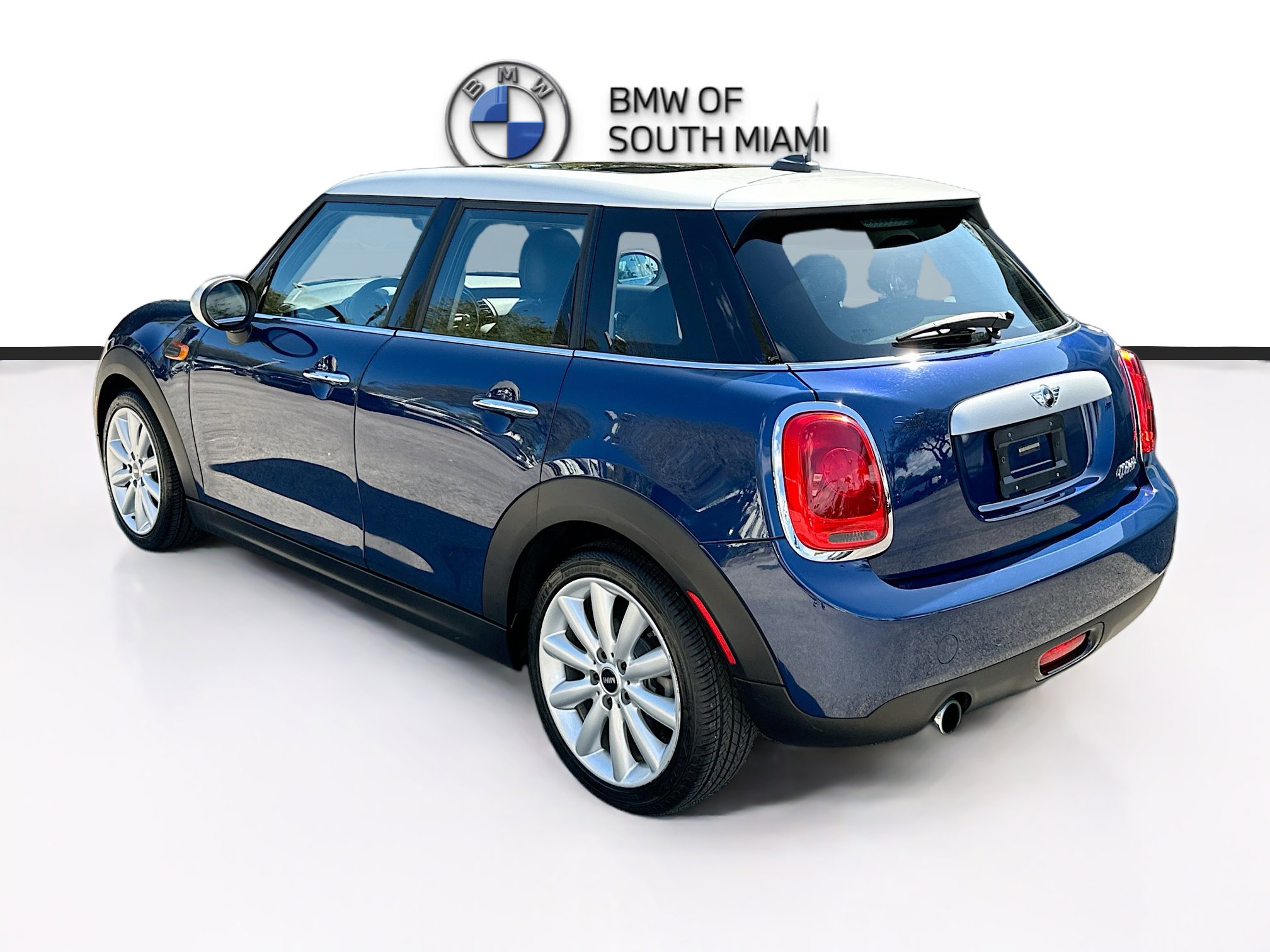 Used 2015 MINI Cooper 4-Door Hardtop image 5