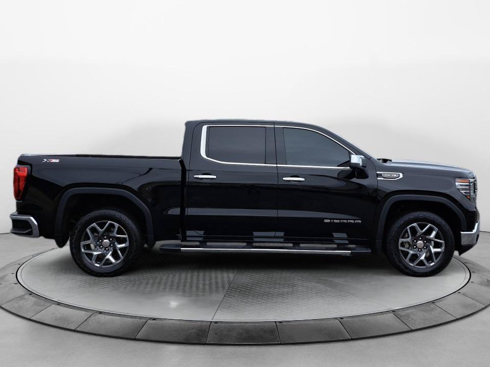 Used 2023 GMC Sierra 1500 SLT w/ SLT Premium Package AWD/4WD image 8