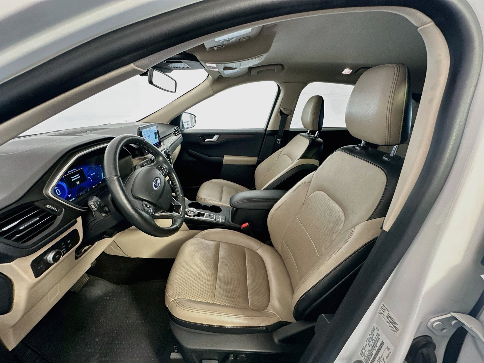 Used 2020 Ford Escape Titanium AWD/4WD image 22