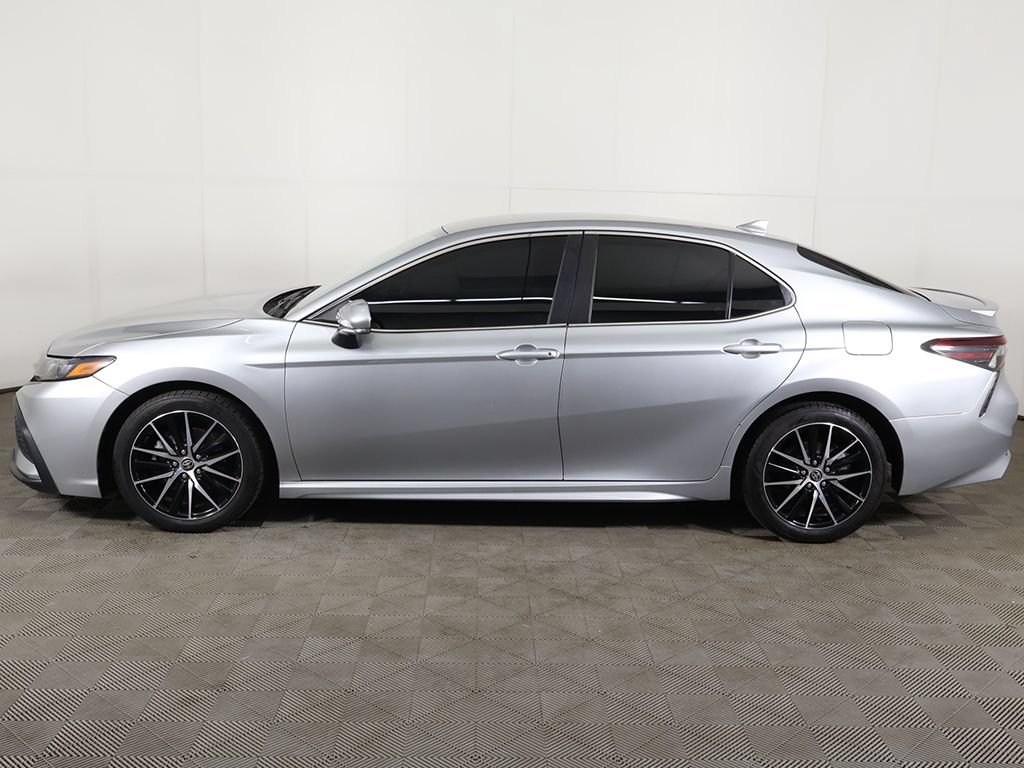 Used 2022 Toyota Camry SE FWD image 14
