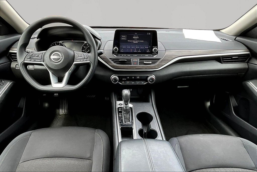 Used 2025 Nissan Altima 2.5 SV FWD image 9