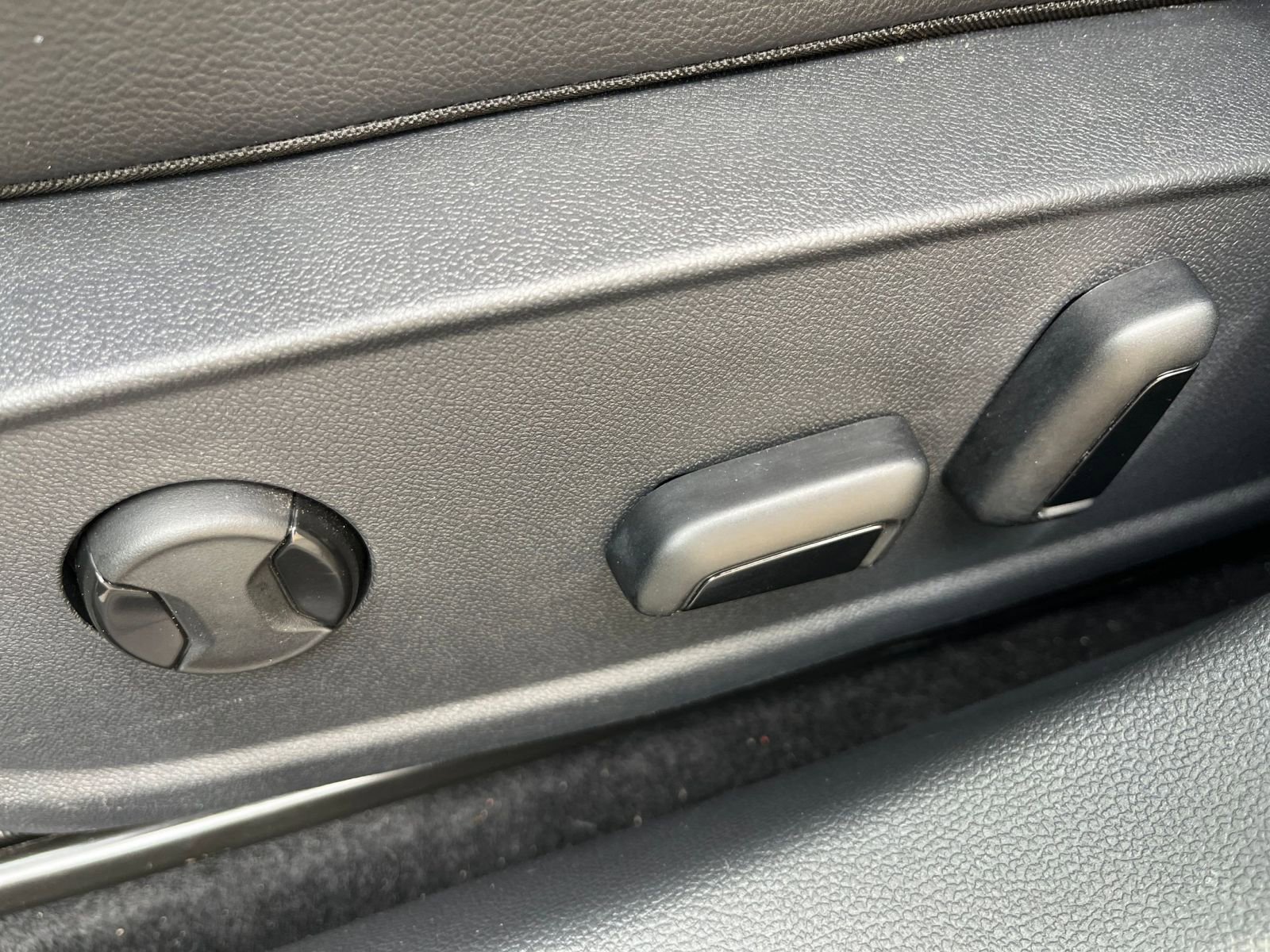 Used 2025 Volkswagen Jetta SE image 22