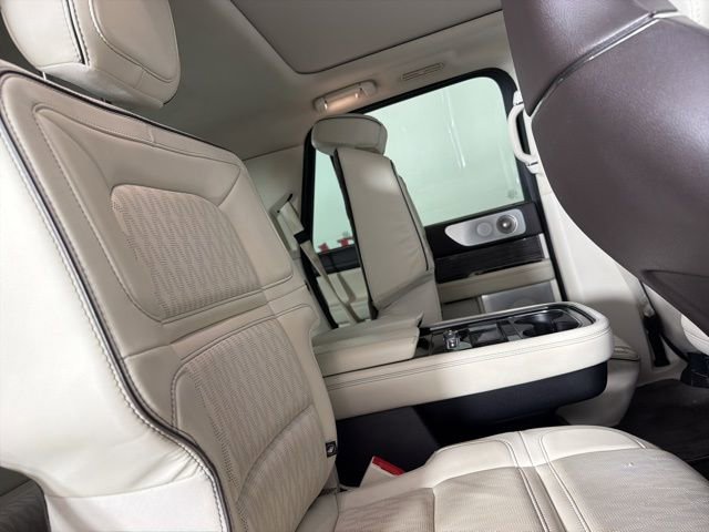 Used 2020 Lincoln Navigator Black Label w/ Cargo Convenience Package image 18