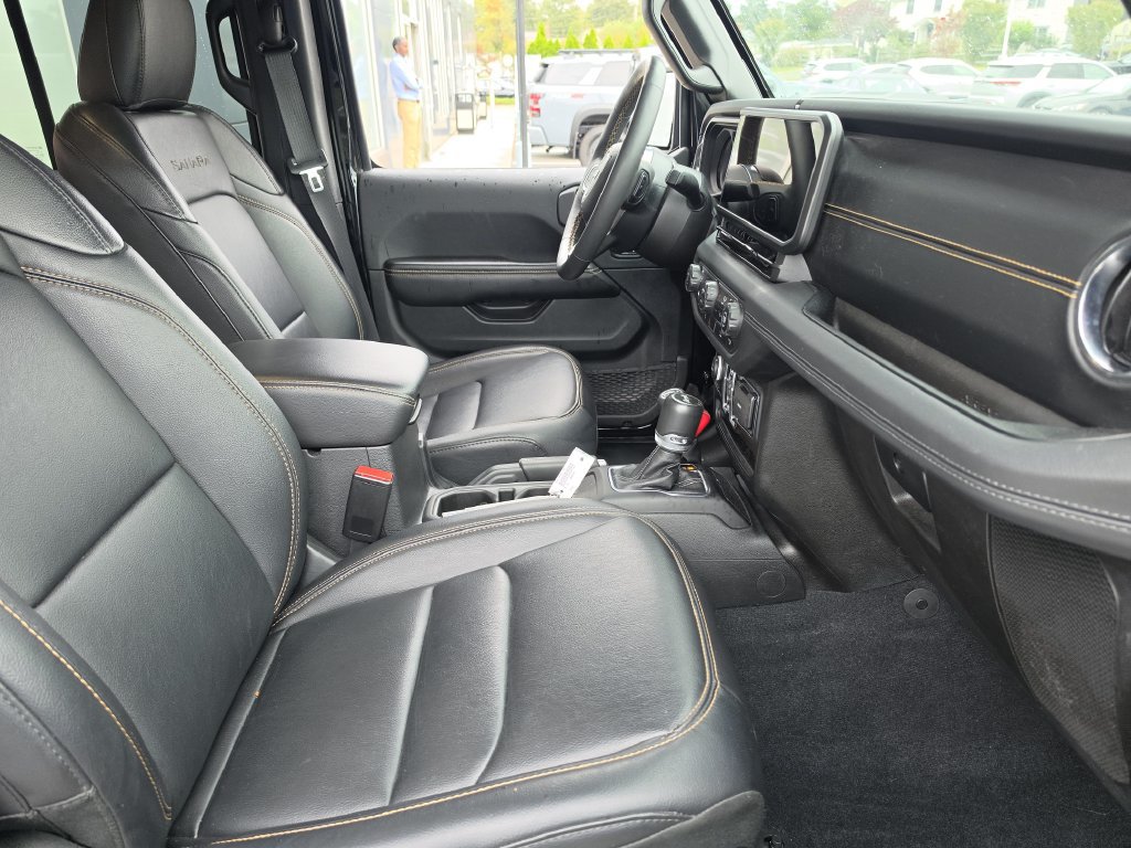Used 2024 Jeep Wrangler Unlimited Sahara AWD/4WD image 23