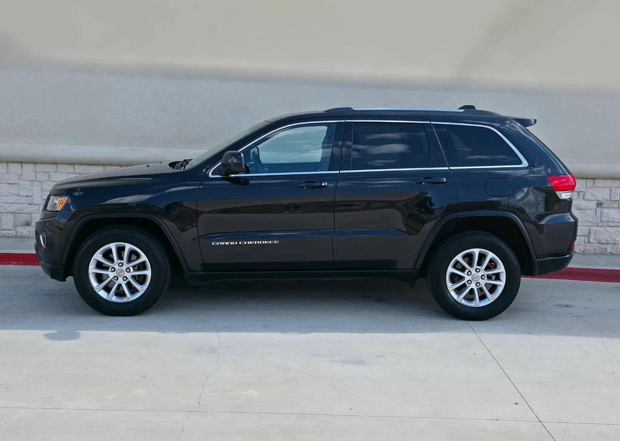 Used 2014 Jeep Grand Cherokee Laredo w/ Security & Convenience Group AWD/4WD image 7