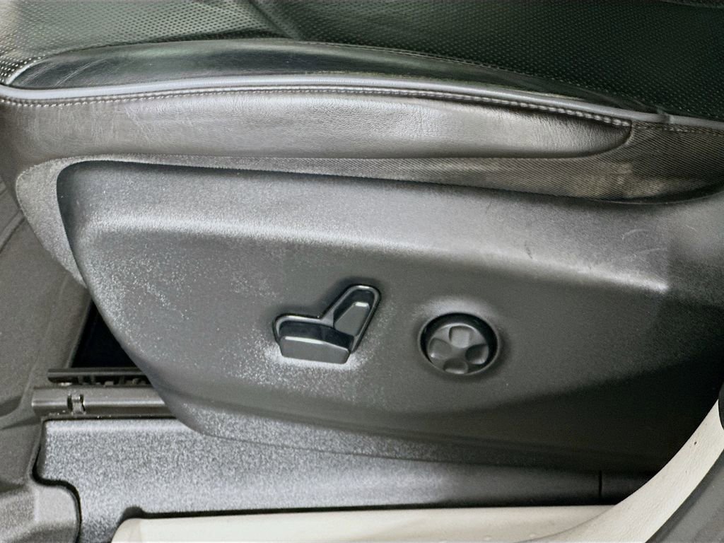 Used 2020 Chrysler Pacifica Limited image 36