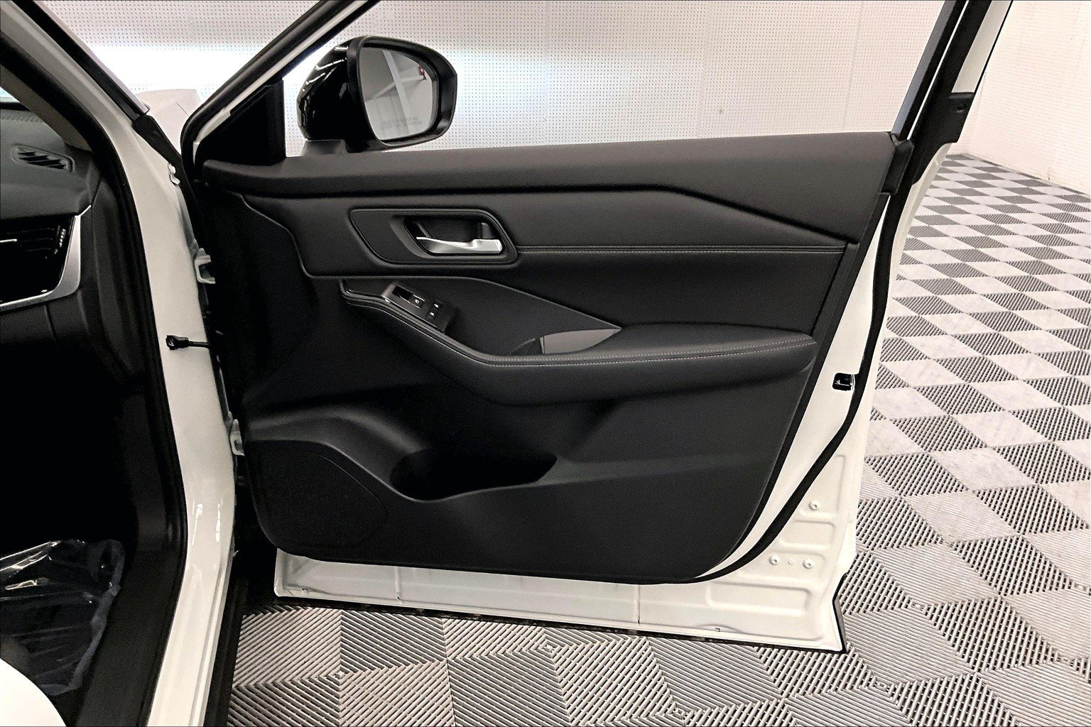New 2025 Nissan Rogue SL w/ Tech Package AWD/4WD image 69