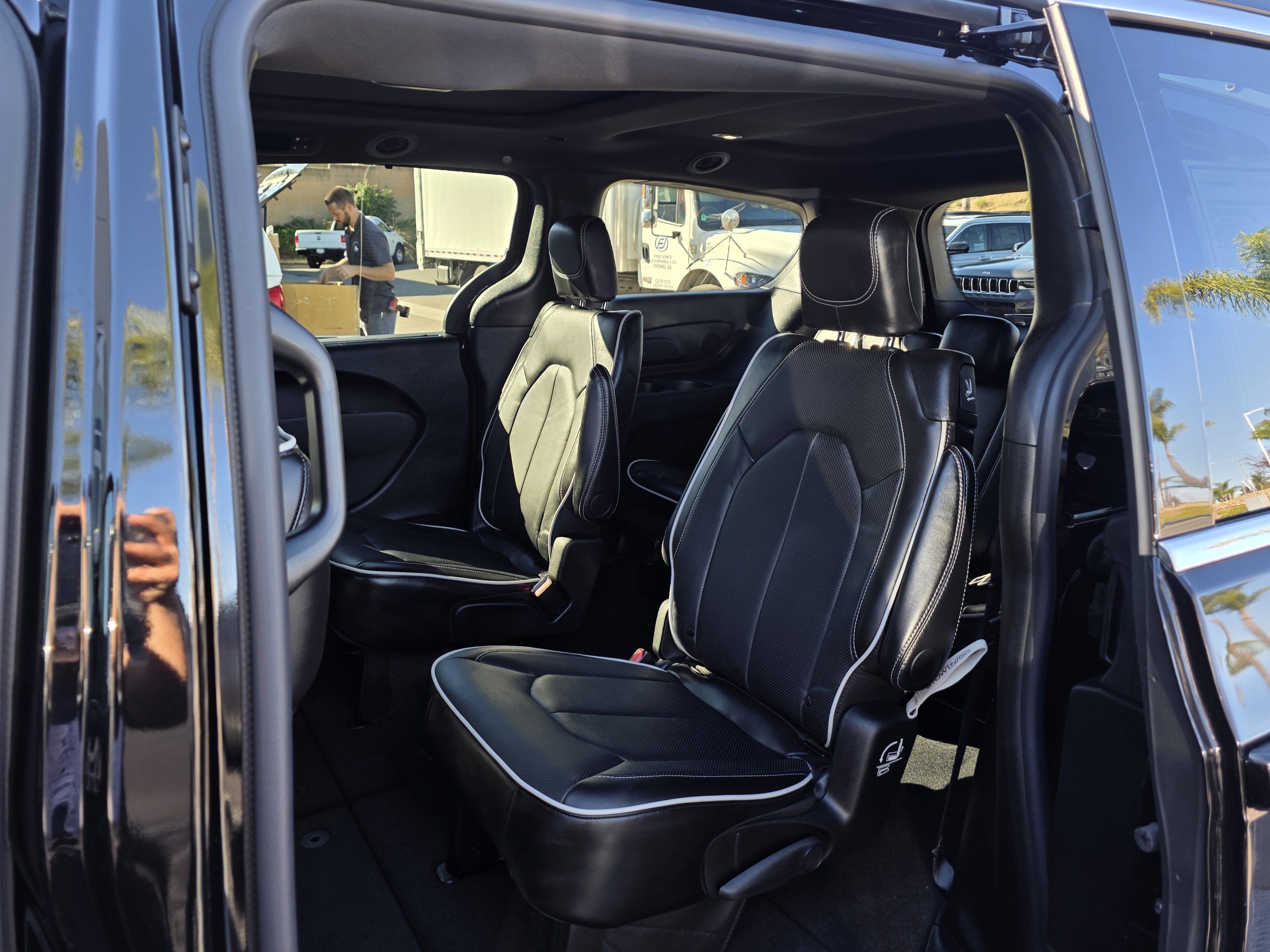 New 2026 Chrysler Pacifica Limited FWD image 16