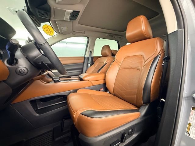 Used 2024 Nissan Pathfinder Platinum w/ Black Appearance Package FWD image 16