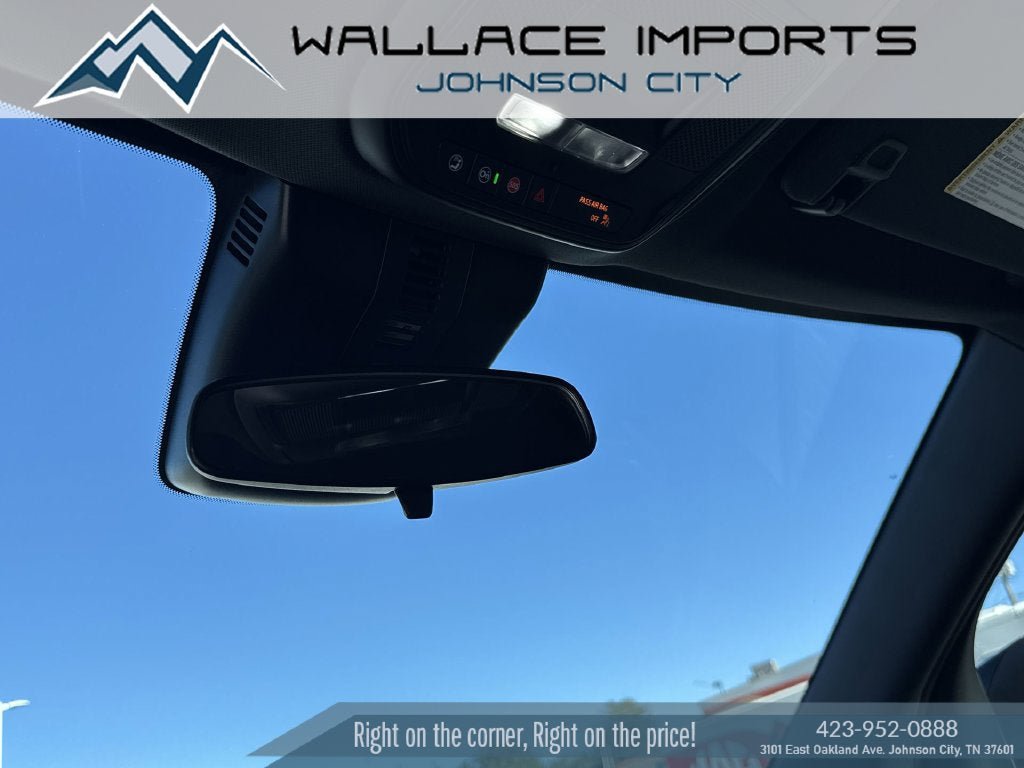 Used 2025 Chevrolet Traverse LT FWD image 15
