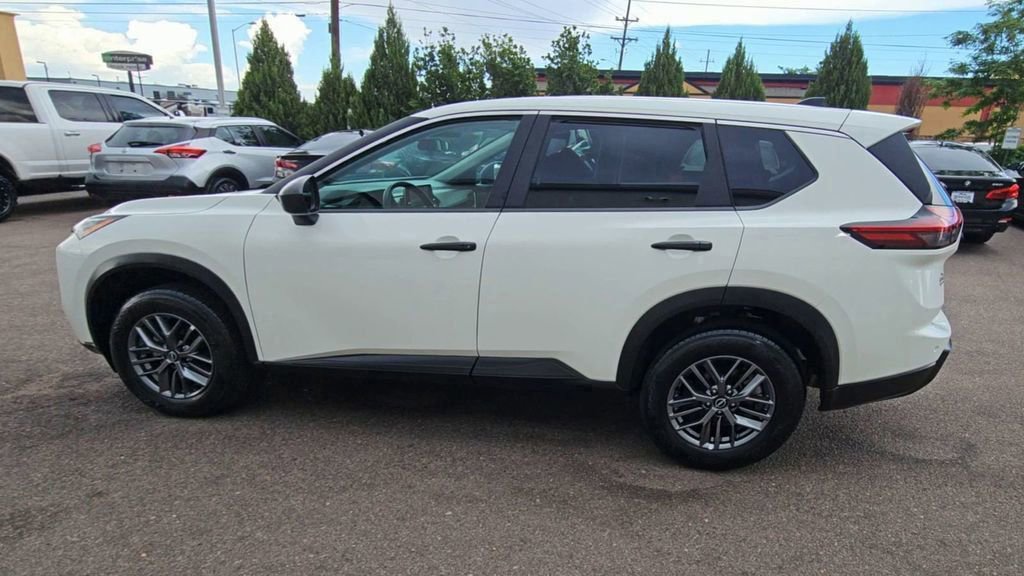 Used 2025 Nissan Rogue S image 5