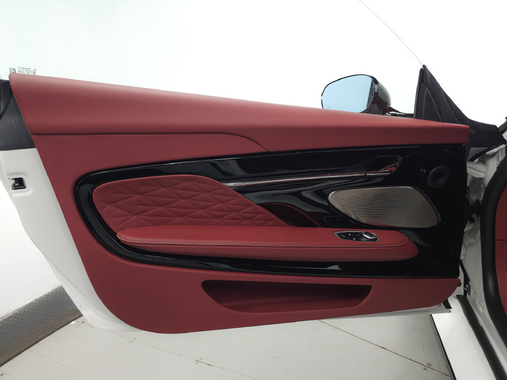 Used 2025 Aston Martin DB12 Coupe RWD image 5