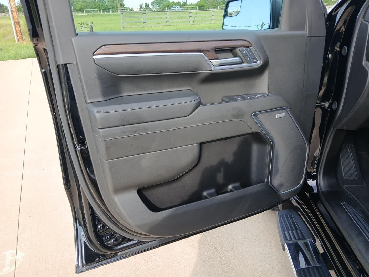 Used 2024 GMC Sierra 1500 SLT w/ SLT Premium Package AWD/4WD image 17