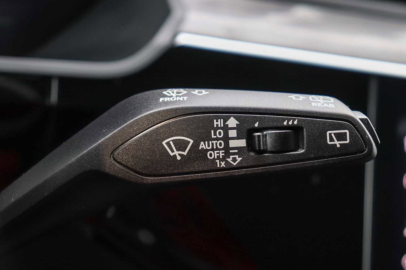 Used 2023 Audi e-tron Premium w/ Convenience Plus Package image 32