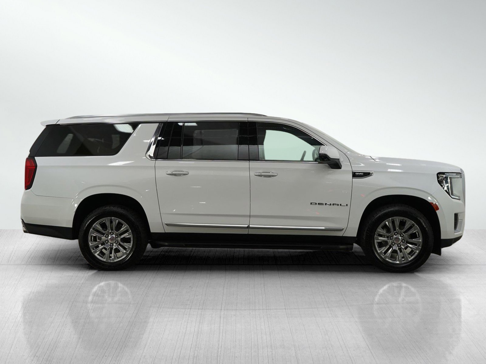 Used 2022 GMC Yukon XL Denali image 6
