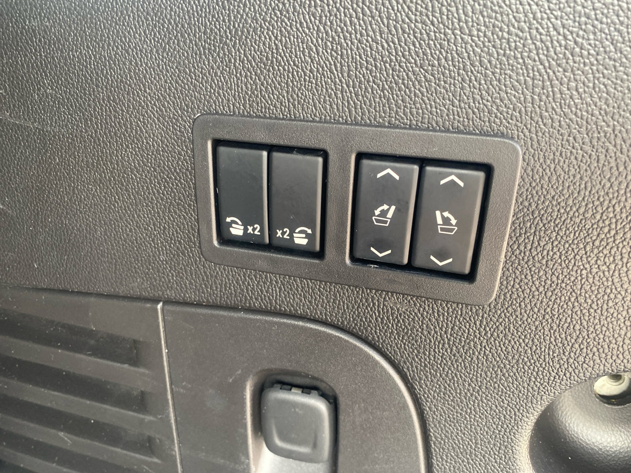 Used 2015 GMC Yukon Denali w/ Touring Package image 13