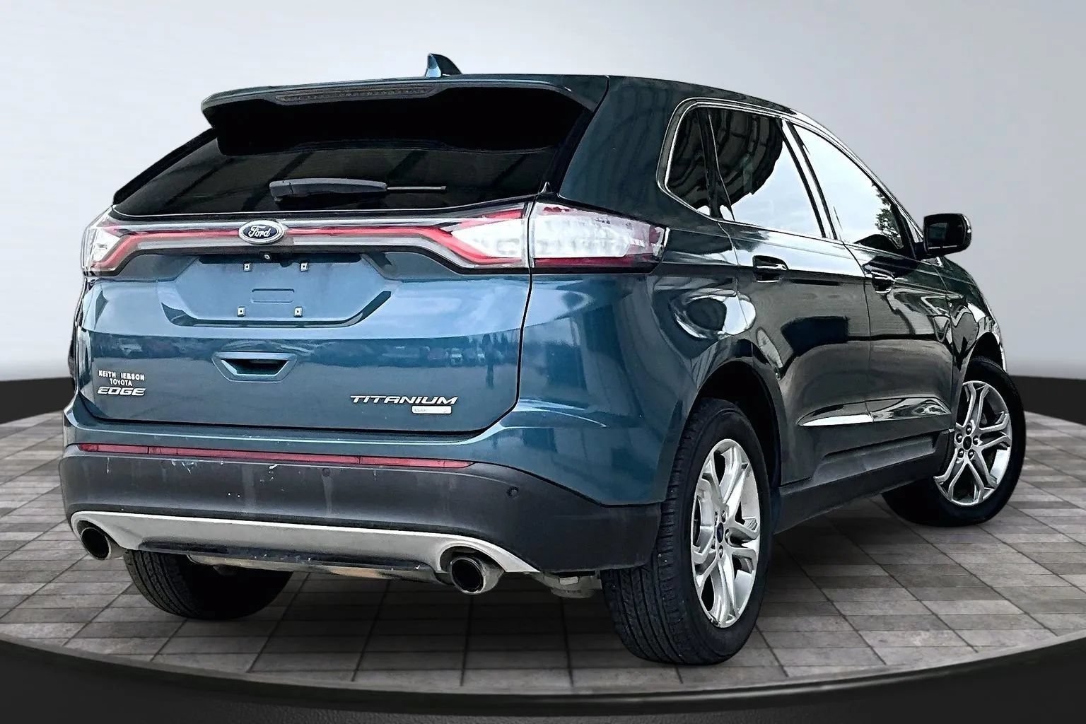 Used 2016 Ford Edge Titanium w/ Technology Package FWD image 6