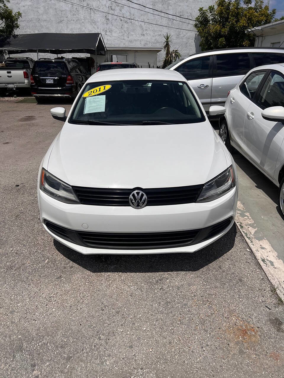 Used 2011 Volkswagen Jetta SE FWD image 3