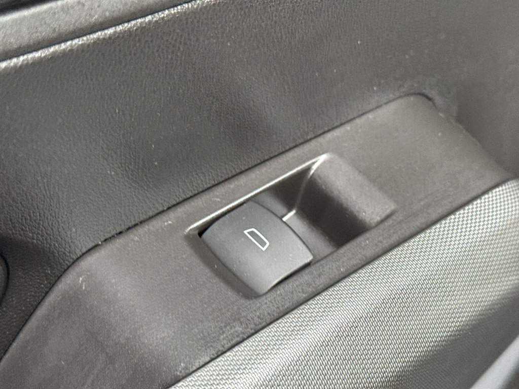 Used 2024 Chevrolet Colorado Z71 w/ Z71 Convenience Package 2 image 31