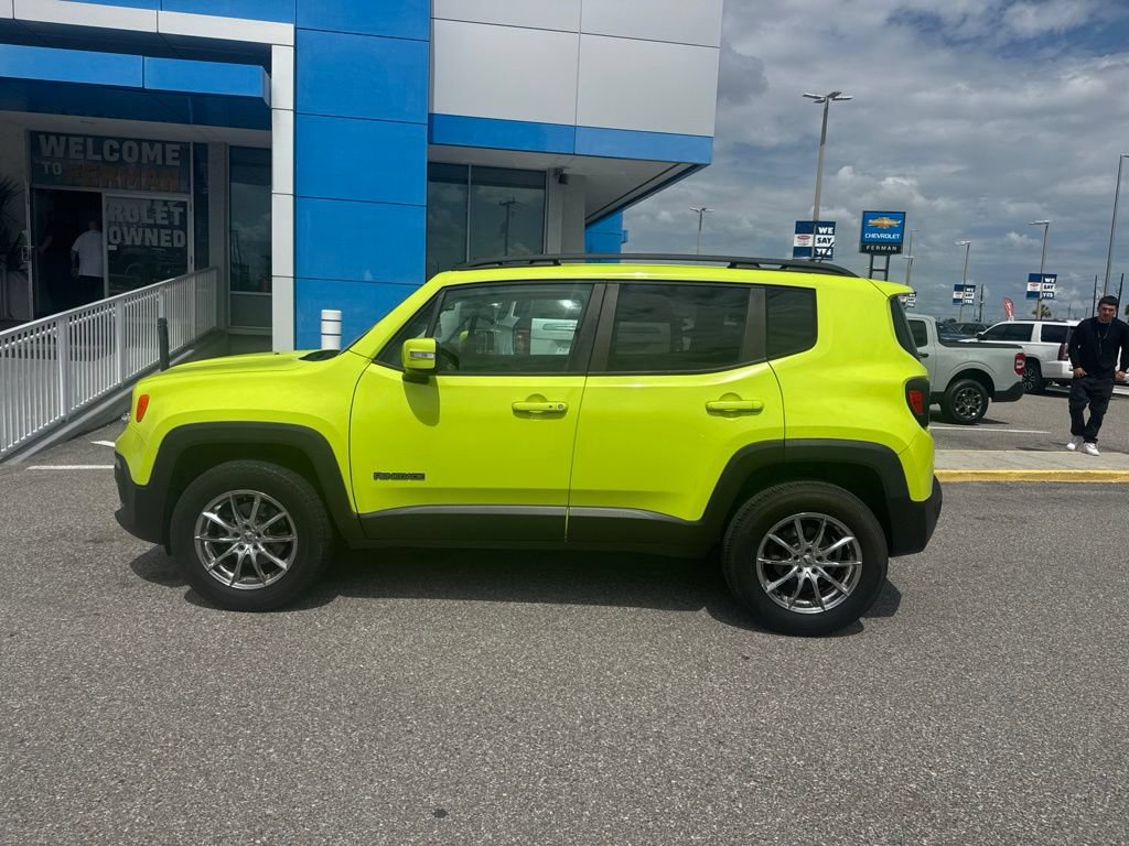 Used 2017 Jeep Renegade Altitude FWD image 4