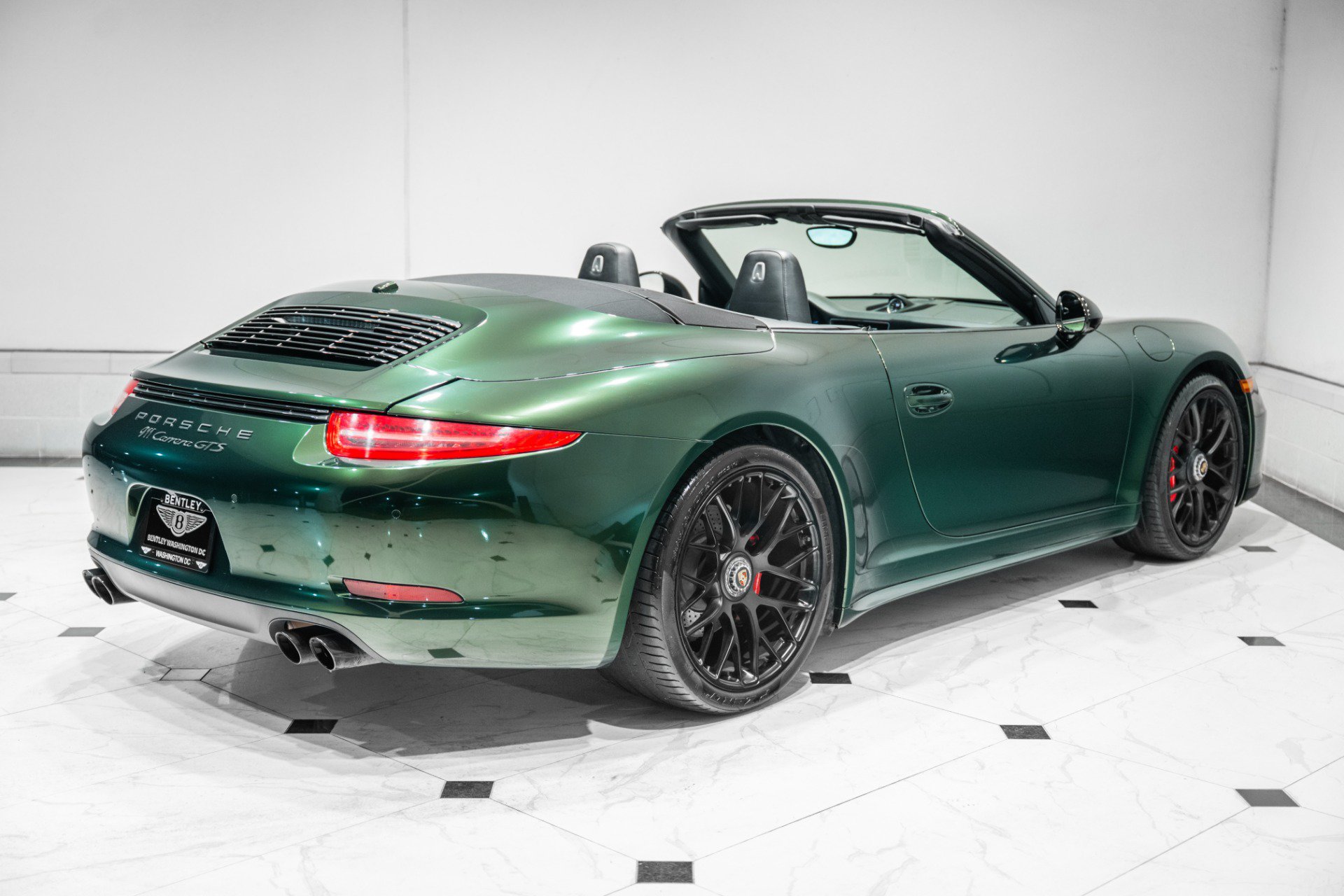 Used 2016 Porsche 911 Carrera GTS RWD image 9