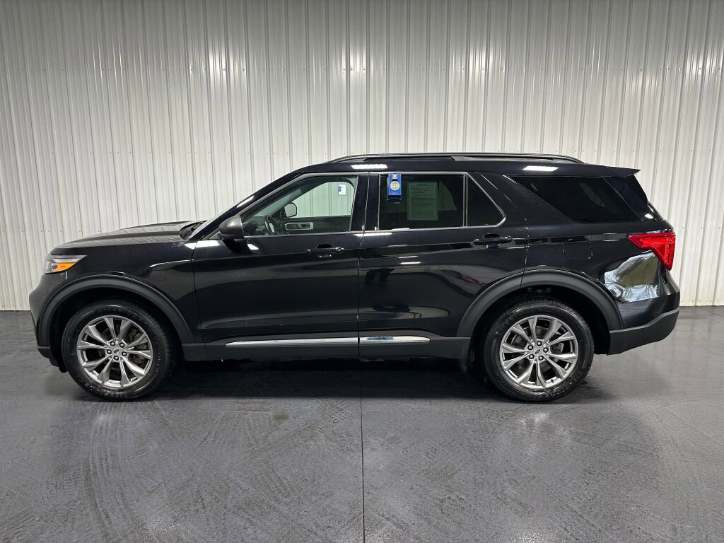 Used 2022 Ford Explorer XLT w/ Equipment Group 202A AWD/4WD image 4