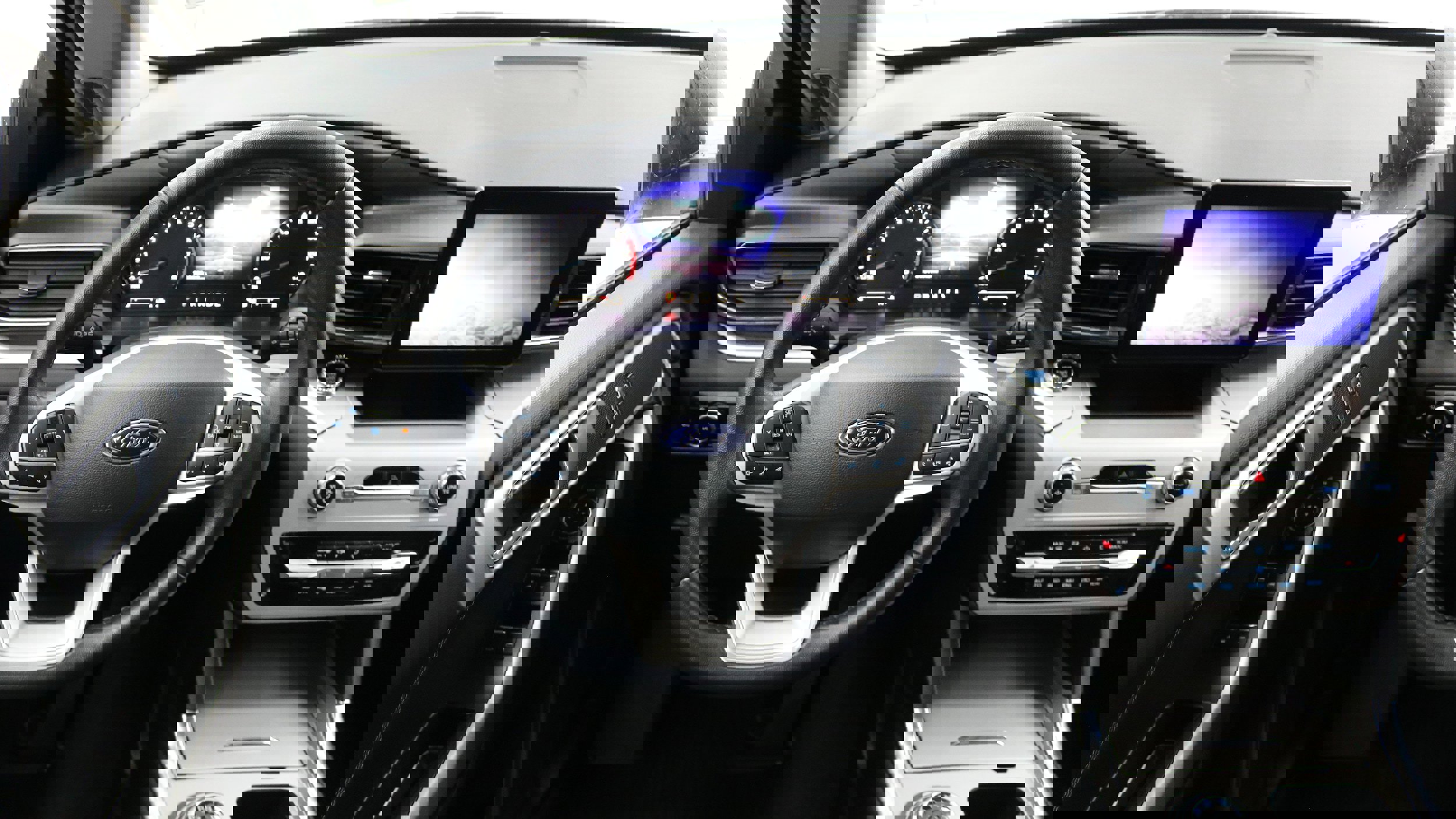 Used 2023 Ford Explorer XLT w/ Equipment Group 202A image 5