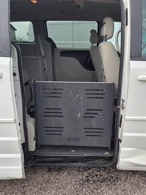 Used 2012 Dodge Grand Caravan SXT FWD image 10