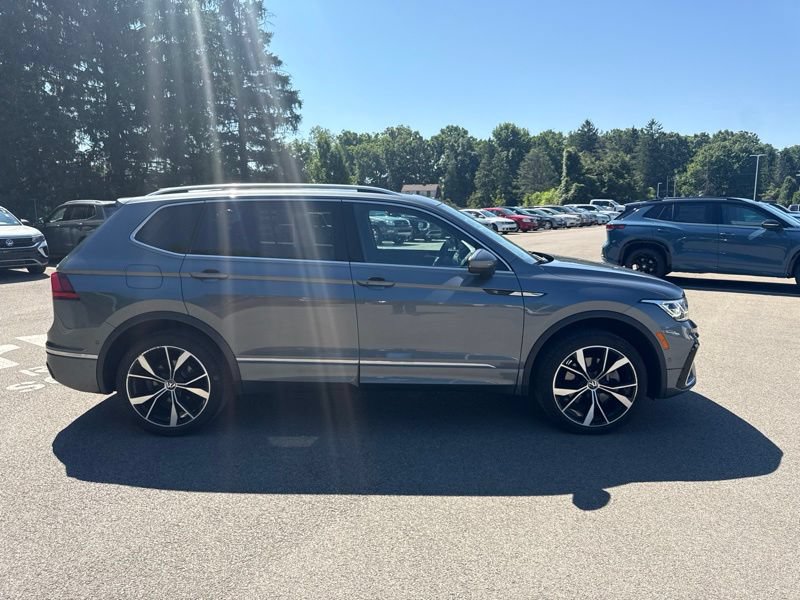 Used 2023 Volkswagen Tiguan SEL R-Line AWD/4WD image 16
