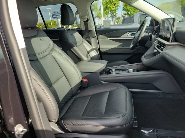Used 2026 Ford Explorer Active RWD image 17