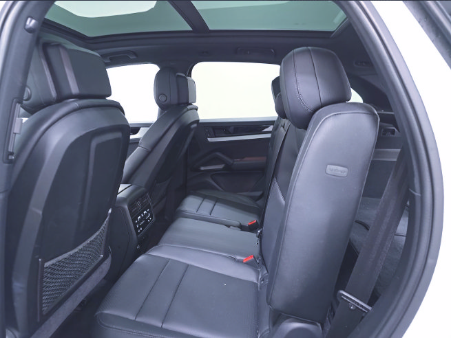 Used 2024 Porsche Cayenne S AWD/4WD image 8