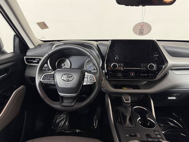 Certified 2026 Toyota Highlander XLE AWD/4WD image 13