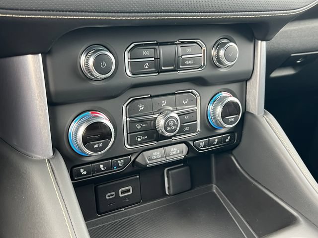 Used 2024 GMC Yukon SLT w/ SLT Luxury Package AWD/4WD image 29