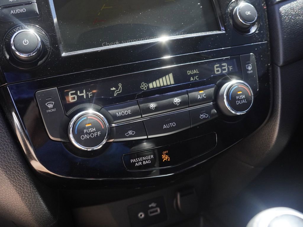 Used 2020 Nissan Rogue SV image 14