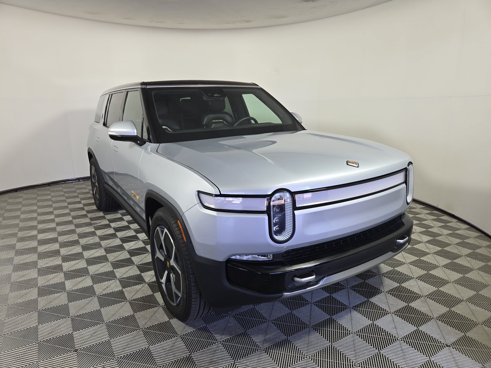 Used 2024 Rivian R1S Adventure Quad AWD/4WD image 7