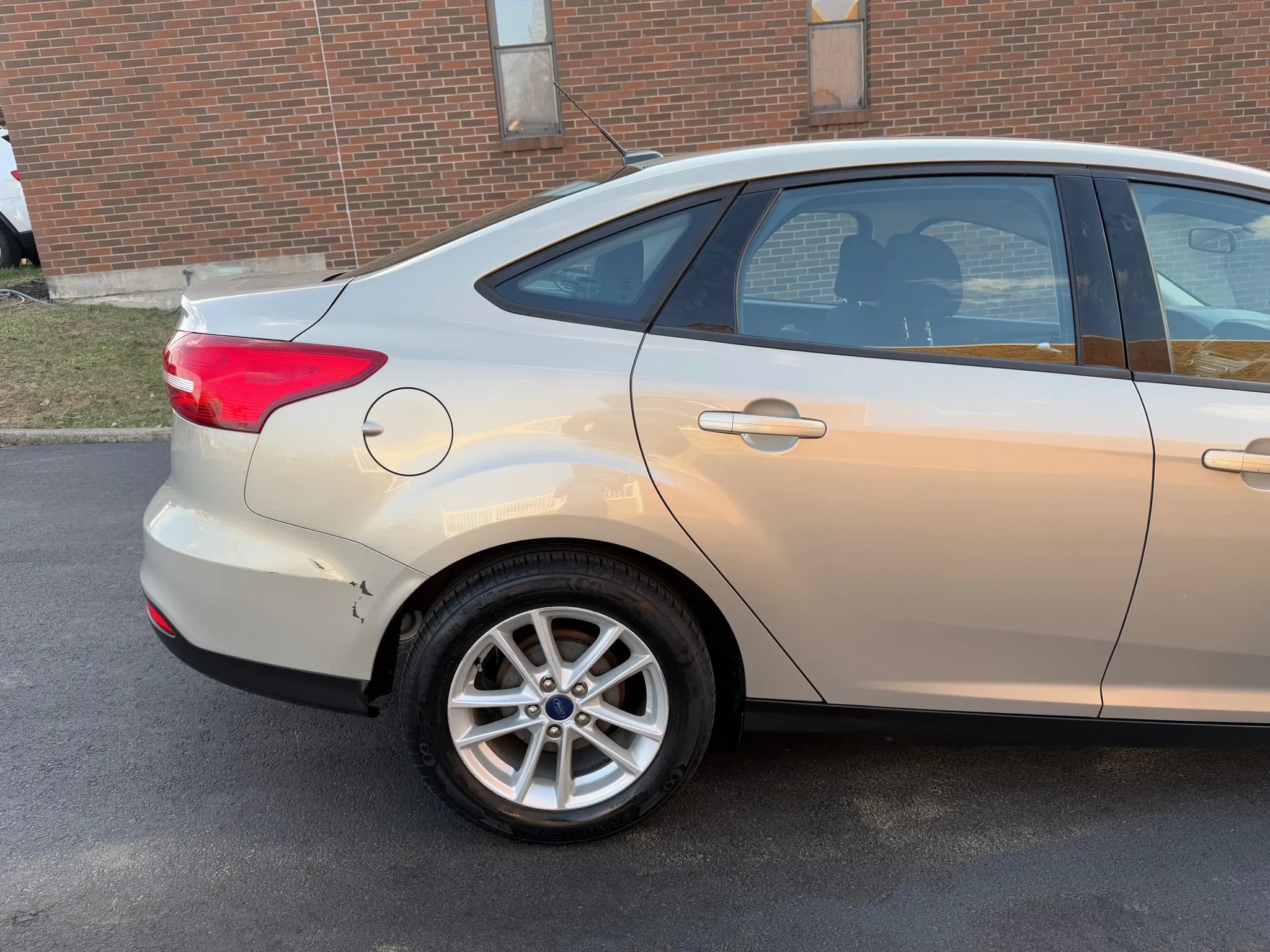 Used 2015 Ford Focus SE FWD image 48