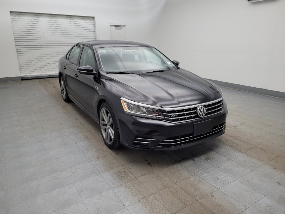 Used 2018 Volkswagen Passat 2.0T R-Line w/ R-Line Lighting Package image 13
