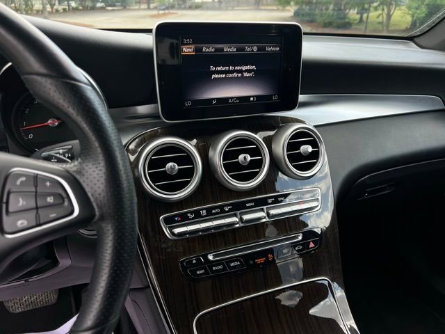 Used 2019 Mercedes-Benz GLC 300 4MATIC image 38