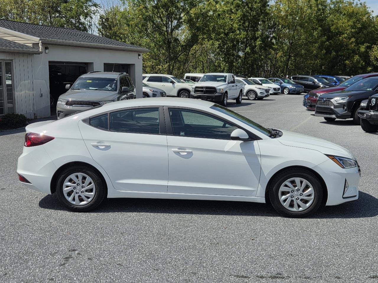 Used 2020 Hyundai Elantra SE w/ Cargo Package (C1) FWD image 9
