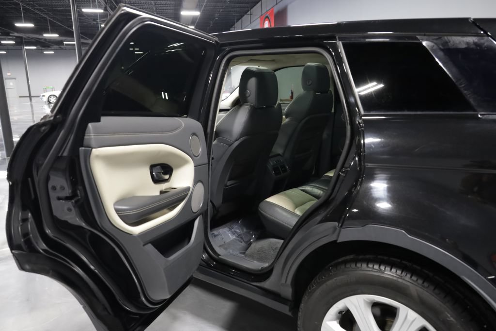Used 2018 Land Rover Range Rover Evoque SE AWD/4WD image 18