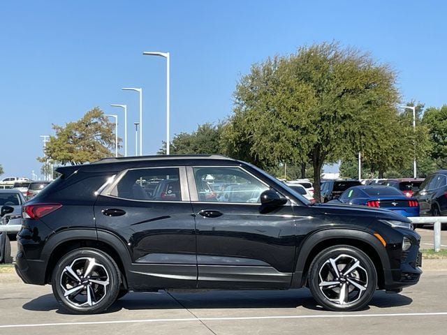 Used 2022 Chevrolet TrailBlazer RS w/ Sun and Liftgate Package FWD image 3