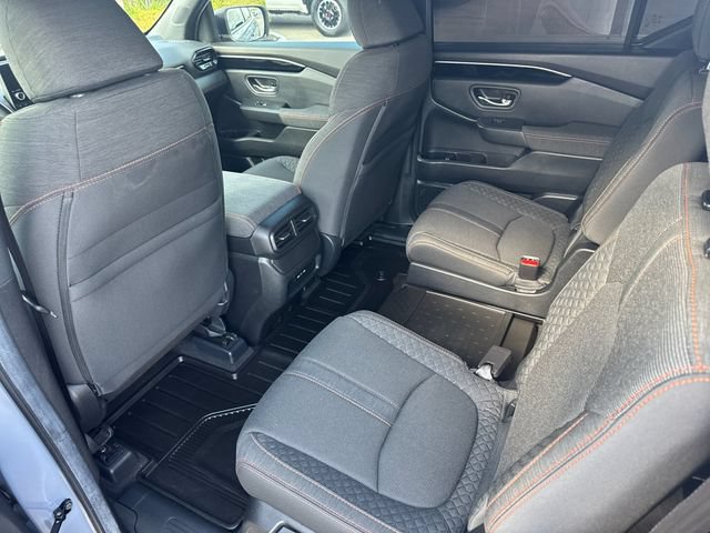 Used 2025 Honda Pilot Sport image 10