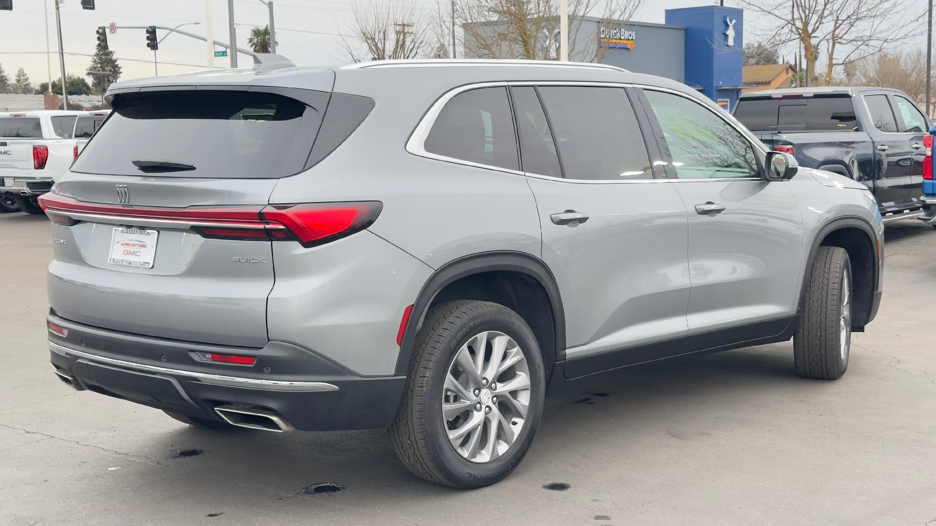 Used 2025 Buick Enclave Preferred image 5