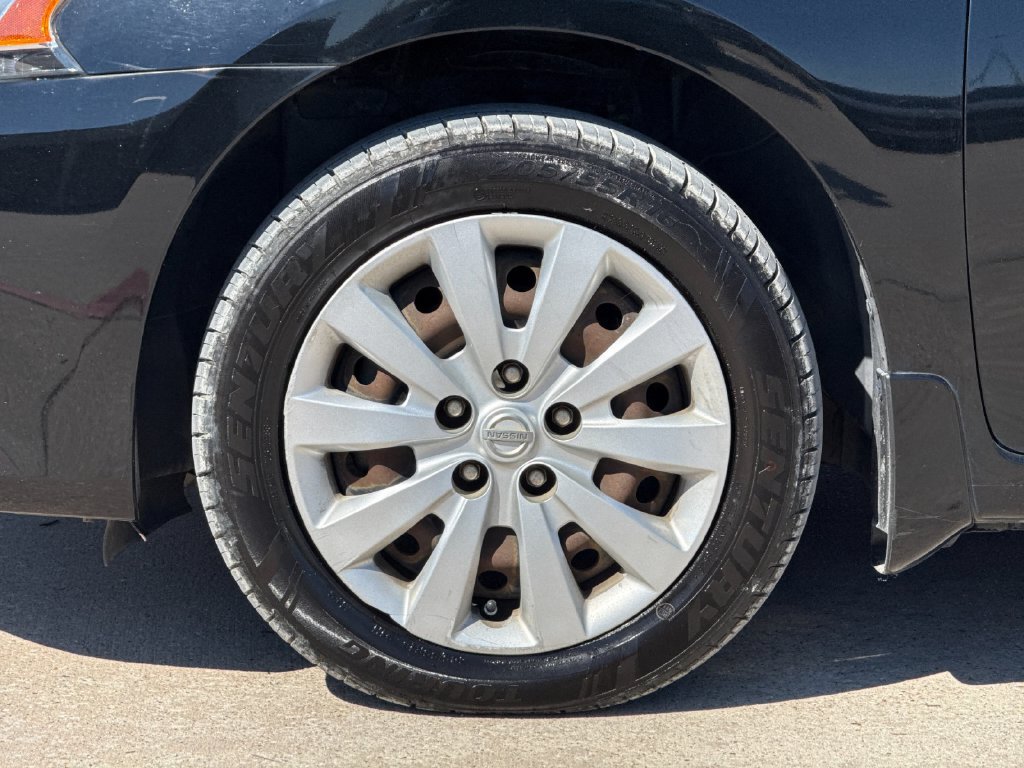 Used 2015 Nissan Sentra SV FWD image 26