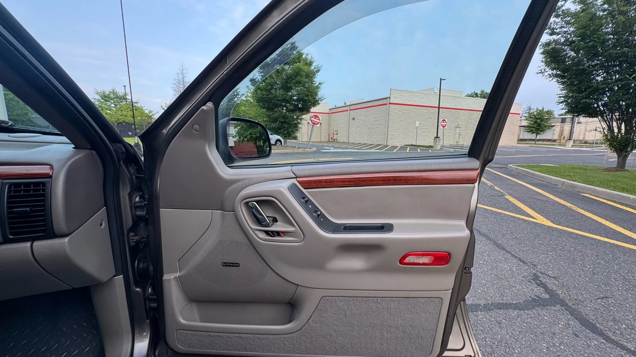 Used 1999 Jeep Grand Cherokee Limited image 27